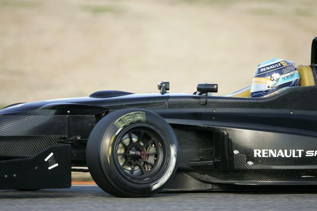 Adam Kout a Jakub Klterka testovali ve Valencii novou Formuli Renault pro Eurocup
