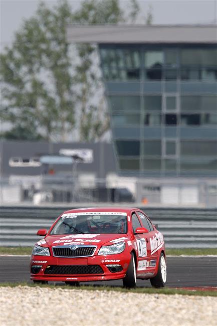 Polsk jezdec Jan Kisiel si vyjel pole position pro tet zvod Clio Cupu Bohemia na Slovakiaringu