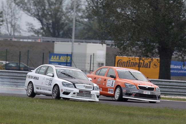 Polsk jezdec Jan Kisiel si vyjel pole position pro tet zvod Clio Cupu Bohemia na Slovakiaringu