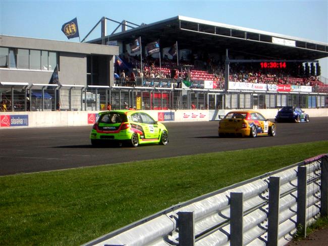 Slovakiaring a velmi slun obsazen zvody D4 - atmosfra