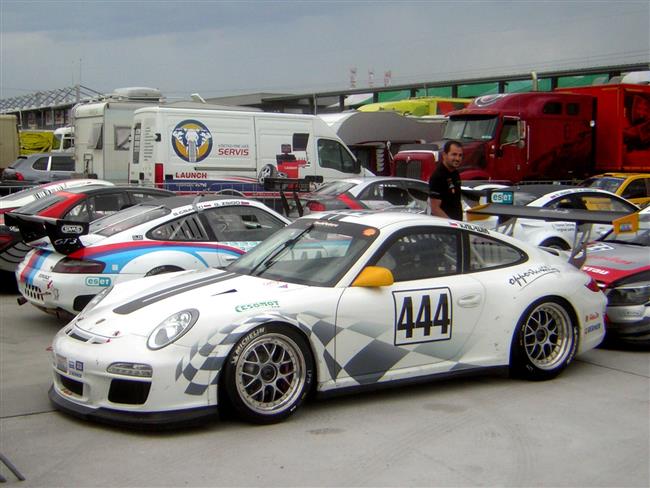 Slovakiaring a velmi slušně obsazené závody D4 - atmosféra