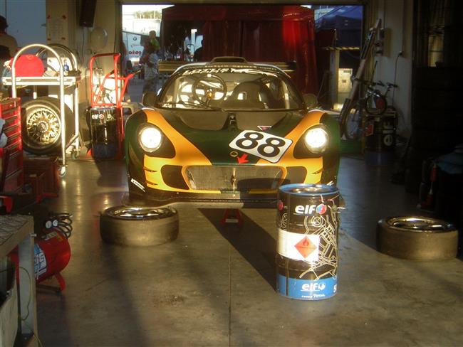 Slovakiaring a velmi slušně obsazené závody D4 - atmosféra