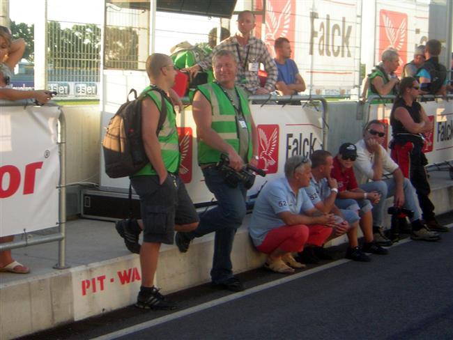 Slovakiaring a velmi slušně obsazené závody D4 - atmosféra