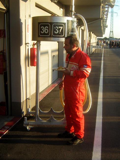 Slovakiaring a velmi slušně obsazené závody D4 - atmosféra