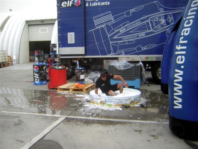 Slovakiaring a velmi slušně obsazené závody D4 - atmosféra