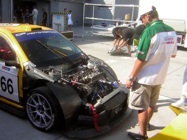 Slovakiaring a velmi slušně obsazené závody D4 - atmosféra