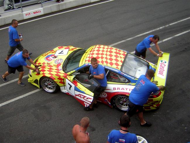 Slovakiaring a velmi slušně obsazené závody D4 - atmosféra