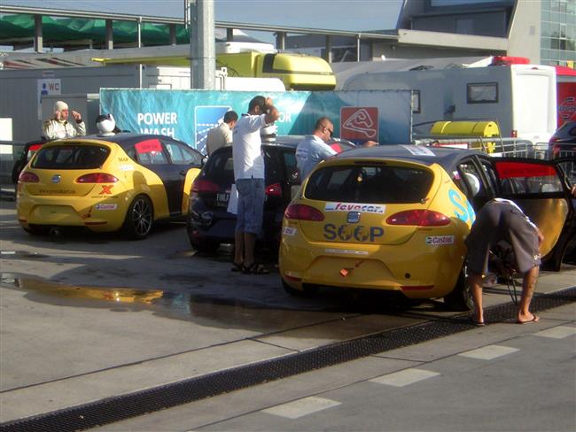 Slovakiaring a velmi slušně obsazené závody D4 - atmosféra