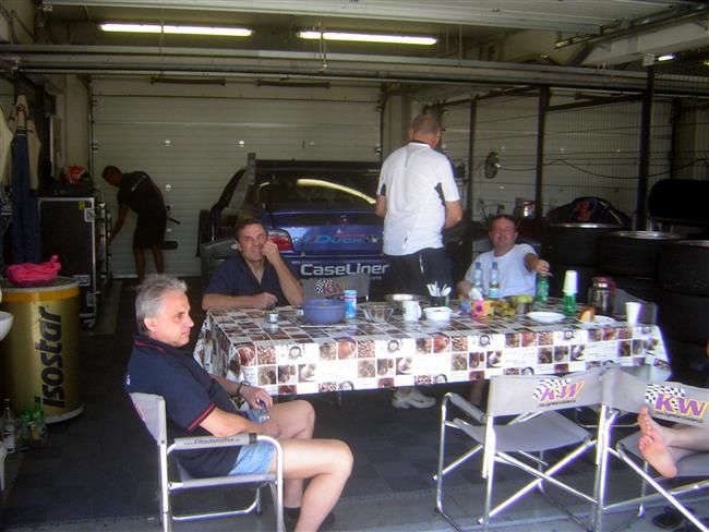 Slovakiaring a velmi slušně obsazené závody D4 - atmosféra
