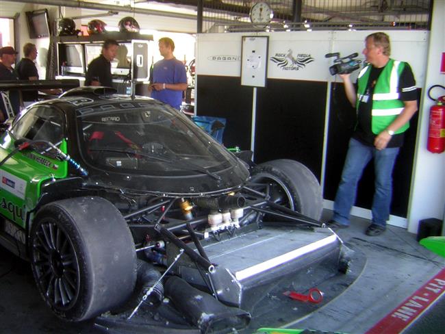 Slovakiaring a velmi slušně obsazené závody D4 - atmosféra
