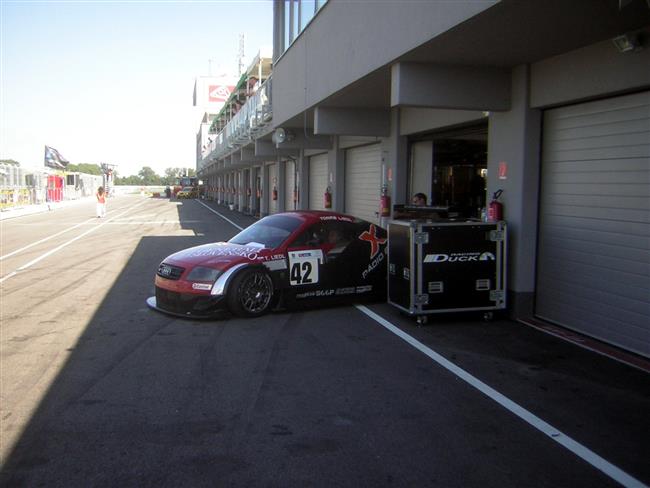 Slovakiaring a velmi slušně obsazené závody D4 - atmosféra