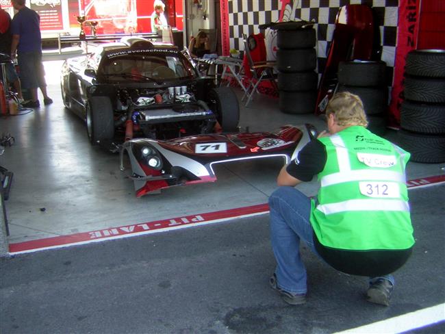 Slovakiaring a velmi slušně obsazené závody D4 - atmosféra