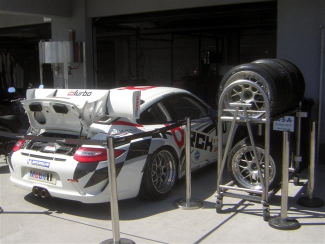 Slovakiaring a velmi slušně obsazené závody D4 - atmosféra