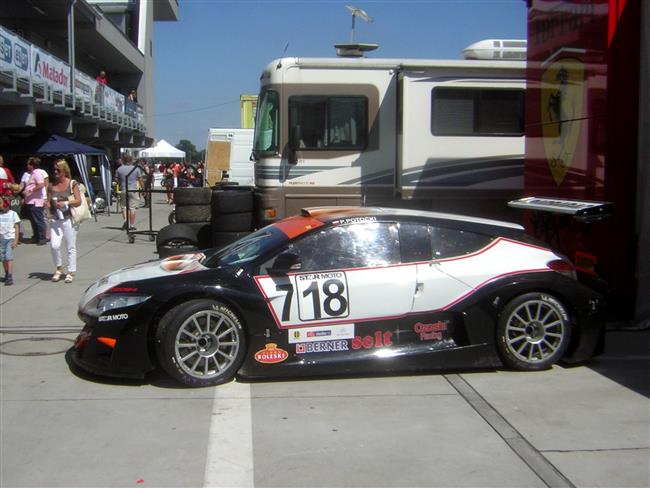 Slovakiaring a velmi slušně obsazené závody D4 - atmosféra