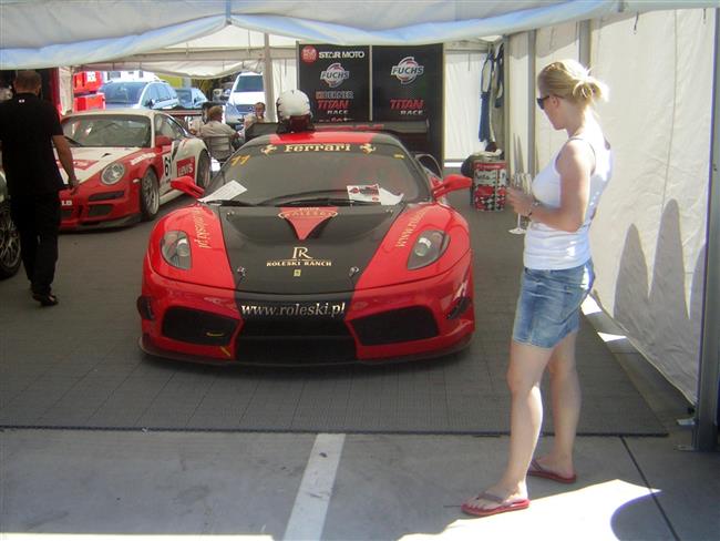 Slovakiaring a velmi slušně obsazené závody D4 - atmosféra