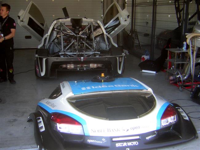 Slovakiaring a velmi slušně obsazené závody D4 - atmosféra