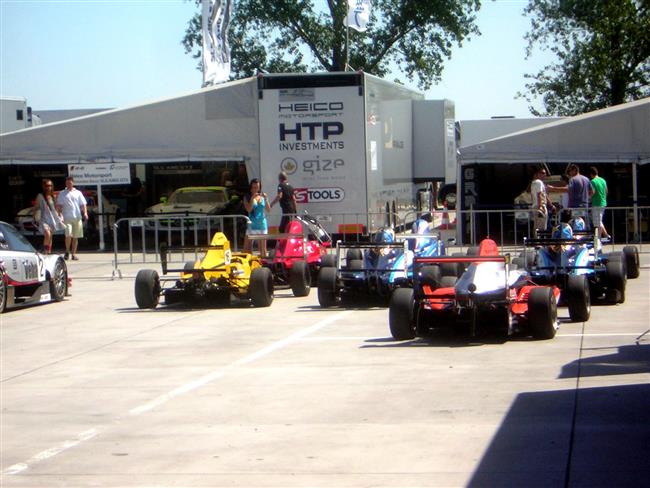 Slovakiaring a velmi slušně obsazené závody D4 - atmosféra