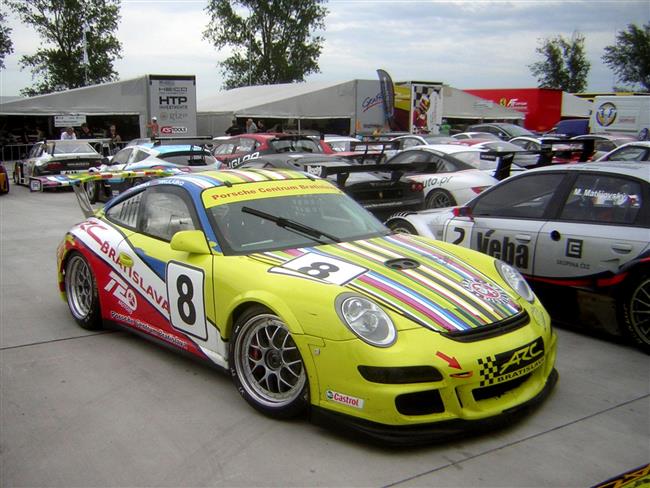 Slovakiaring a velmi slušně obsazené závody D4 - atmosféra