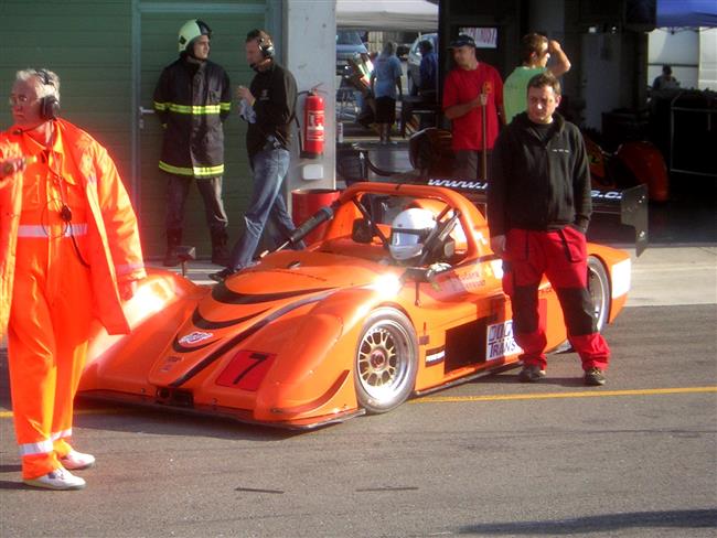 V Porsche GT3 CC EE kraloval v Podzimnm Brn domc Vladimr Hladk