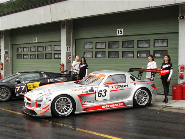 V portugalskm Algarve prv zan evropsk ampiont FIA GT3. S Tomem Kostkou.