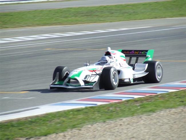 Ital Liuzzi zskal pro start v A1GP na okruhu Algarve sv prvn pole positions