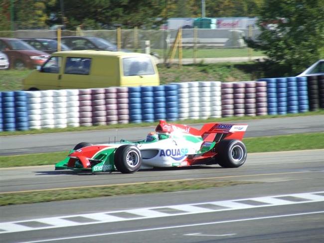 Ital Liuzzi zskal pro start v A1GP na okruhu Algarve sv prvn pole positions