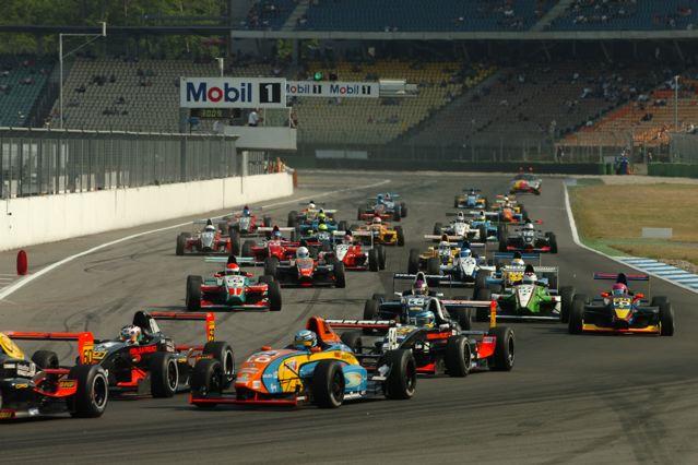 Adam Kout a jeho úspěšná sezóna 07 s f Renault, foto týmu KM