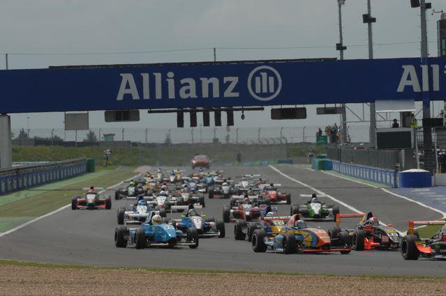 Adam Kout a jeho úspěšná sezóna 07 s f Renault, foto týmu KM
