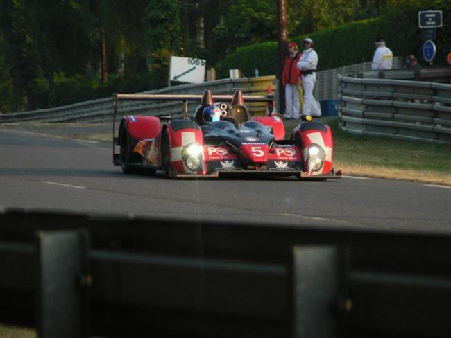 Palivo V-Power opt pi zvodu 24 hodin Le Mans . Ji o tomto vkendu