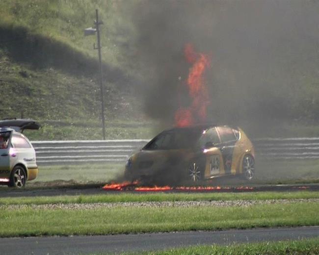 Letní Most 2007 - požár při sprintu, foto Karel Kubeš