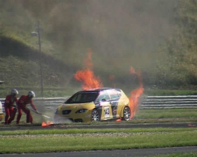Letní Most 2007 - požár při sprintu, foto Karel Kubeš