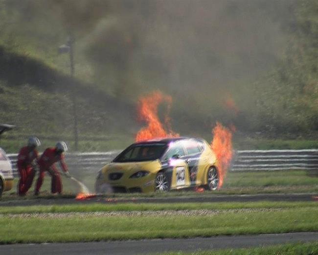 Letní Most 2007 - požár při sprintu, foto Karel Kubeš