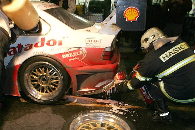 Šenkýř Motorsport na Epilogu 2008 v cíli jen s jedním vozem BMW M3 GTR, druhý  shořel