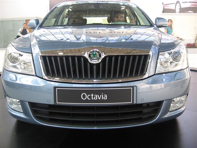 koda Auto a facelift Octavia na autosalonu v Pai 2008. A pak   tak v Praze