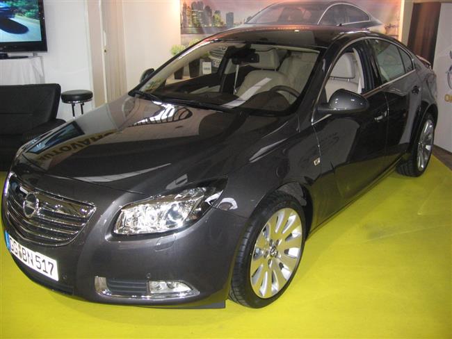 Novinka Opel Insignia zn  svoji eskou cenu : U od 549 900 K