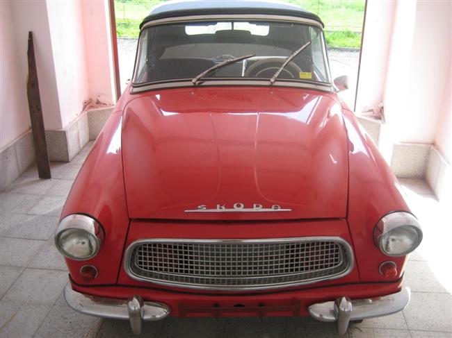 V Čekyni budou v pátek dražit dva veterány : Škodu 650 (1930) a Felicii (roadster - 1963)