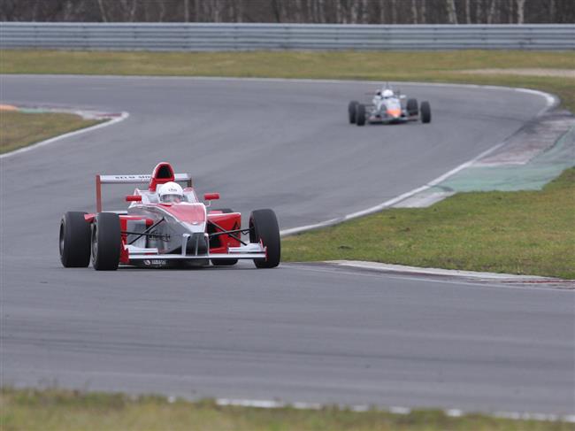 Juniory Kaprkova tmu ECCE racing ek v Brn prvn ostr start s formulemi