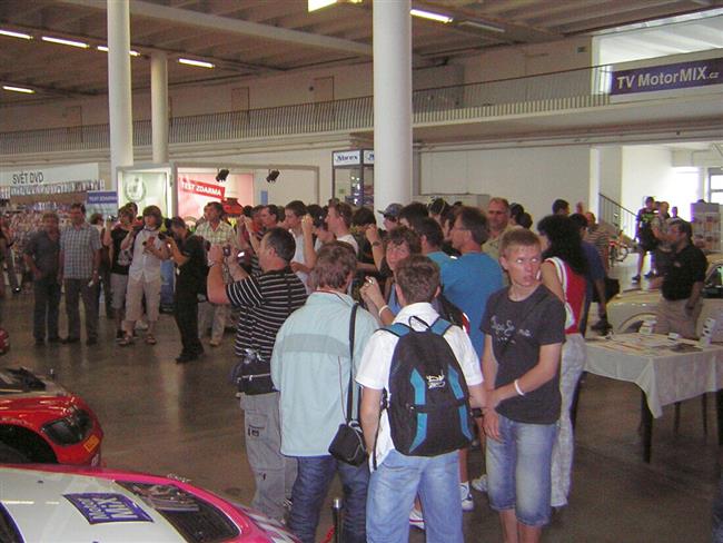 Jet nkolik dn mete soutit o vstupenky na Autosalon 2011 v Brn