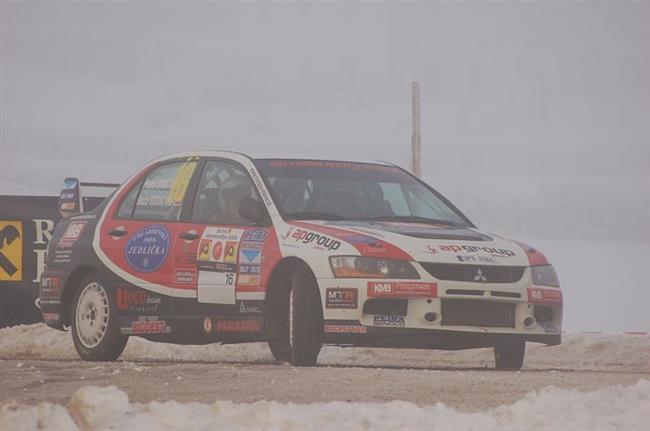 Jani Paasonen piel IQ Janner-Rallye 2008 na chu a dvakrt vyhrl. Po 4 RZ je druh za Valoukem.