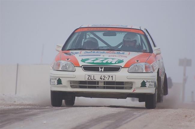 IQ Janner rallye po plce: vede Pavel Valouek ji jen tsn ped Pechem