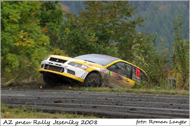 AZ pneu Rallye Jeseníky 2008 , kotrmelec Kurky objektivem Romana Langera