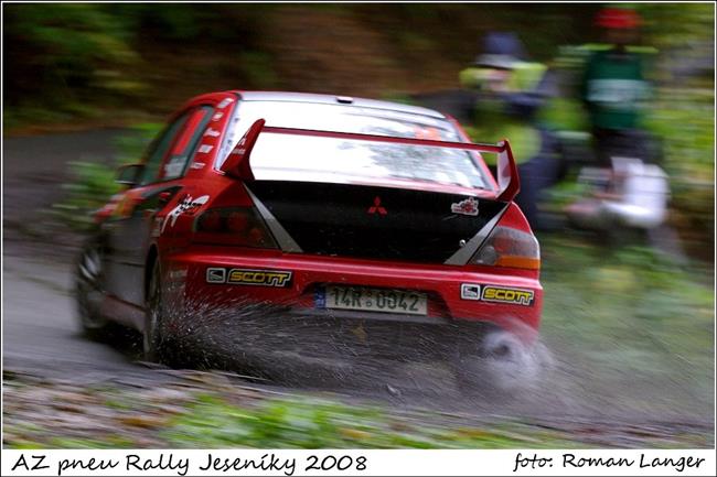 Sobotn Rally Jesenky 2008 vyhrl suvern Roman Odloilk, Pohr Kraml ped Hudcem