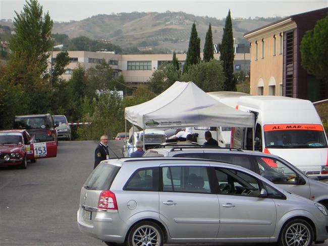Rallye Legendy 2009 San Marino - po  příjezdu miniobjektivem Pavla Jelínka