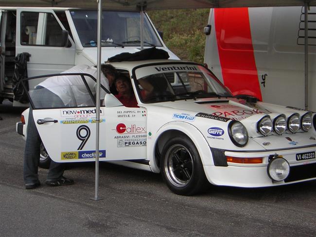 Rallye Legendy 2009 San Marino - po  příjezdu miniobjektivem Pavla Jelínka
