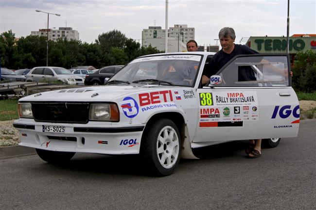 Vladimr Barvk ani Daniel Landa do cle Rallye Bratislava nedojeli