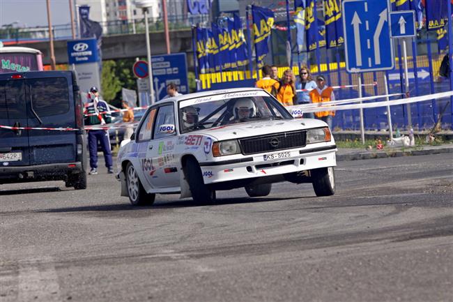 Vladimr Barvk ani Daniel Landa do cle Rallye Bratislava nedojeli