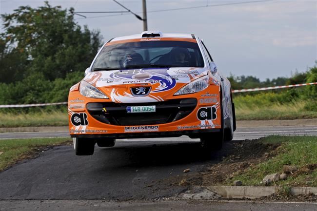 Vladimr Barvk ani Daniel Landa do cle Rallye Bratislava nedojeli