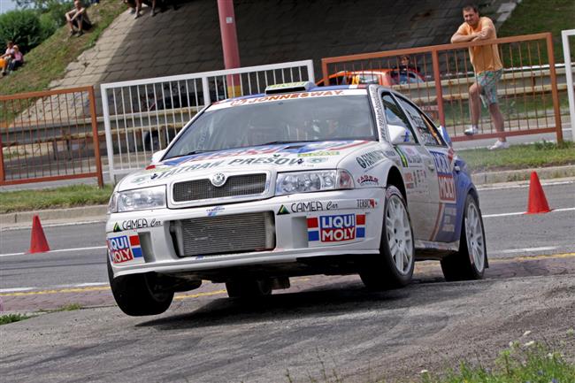 Vladimr Barvk ani Daniel Landa do cle Rallye Bratislava nedojeli