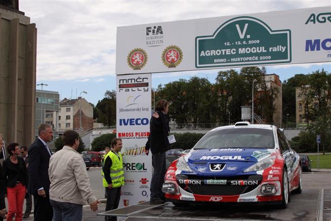 Roman Kresta pr hodin ped startem vkendov Rallye Pbram. Titul je na dohled.