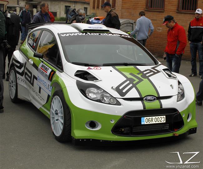 JT Říha group rally team v plné sestavě a se čtyřmi sadami pohárů